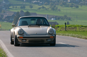 Porsche 930 Turbo (1976) - mit Treibstoff ging der Turbo relativ freizügig um (1976) Porsche 930 Turbo (1976) - mit Treibstoff ging der Turbo relativ freizügig um (1976)