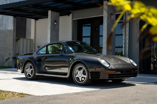 Porsche 959 Komfort (1988) - Lot 16 at the Bonhams Miami auction on May 4, 2024