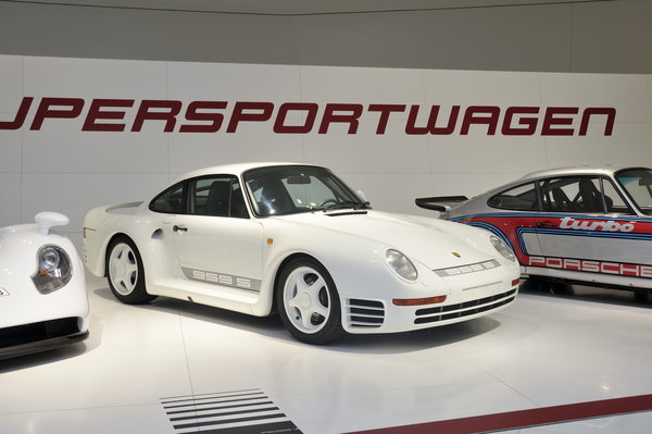 Porsche 959 S (1986) - Meilenstein - beeindruckende Vielzahl von Innovationen und Technologien - gezeigt in der Porsche-Sonderschau "Supersportwagen"