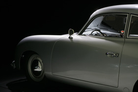 Porsche-Museum - Porsche 356 1500 Coupé (1954) - deutlich sichtbar die Knickscheibe (2010)
