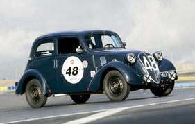 Simca 8 Camerano Spéciale Réplica (1938) - angeboten an der Artcurial Versteigerung "Automobiles Sur les Champs VI" am 20. Oktober 2013