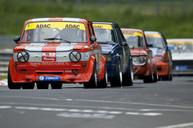 Bild zu Artikel ADAC Eifelrennen 2012 - Von kämpfenden Zwergen bis zu donnernden Elefanten