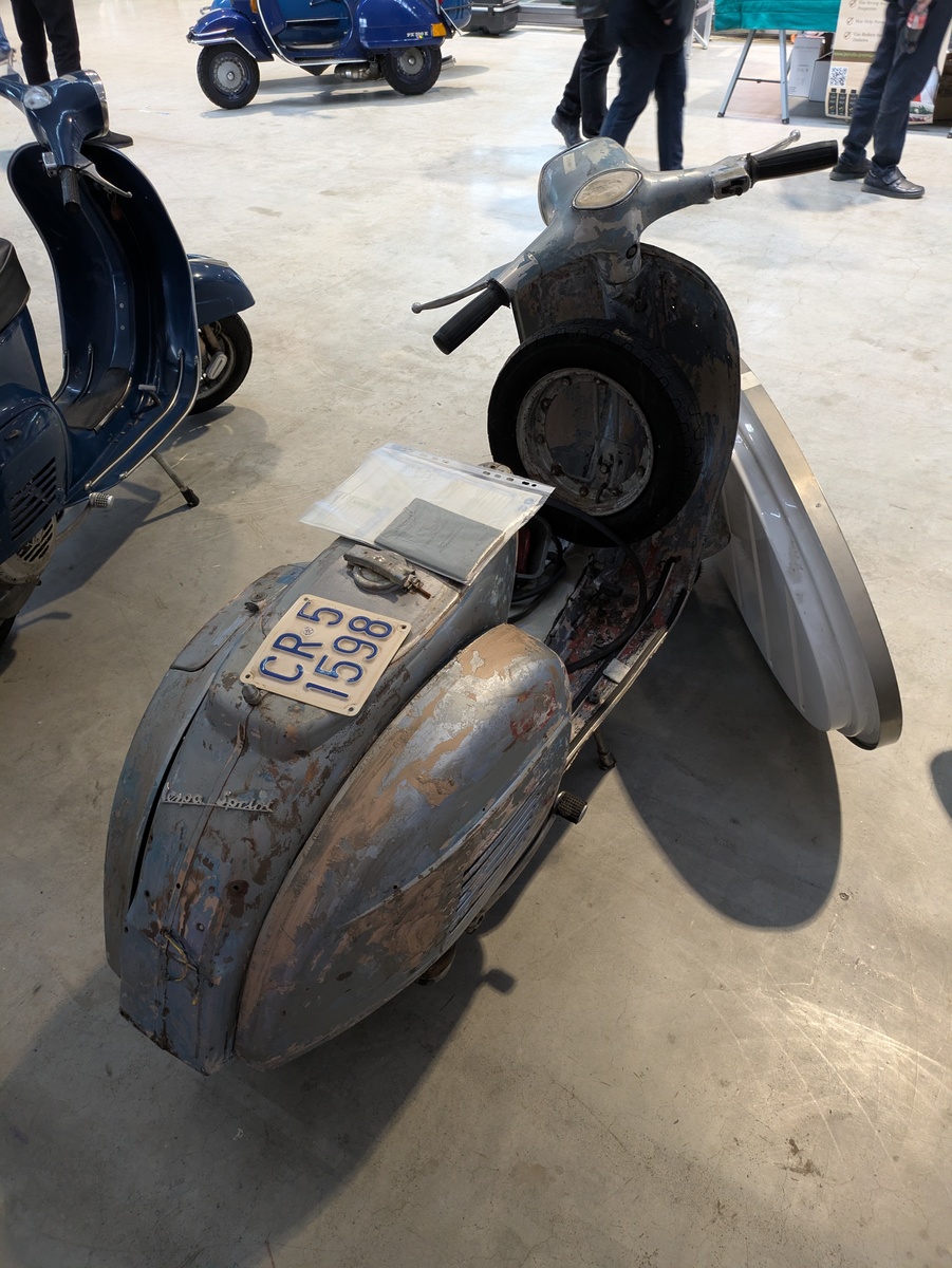 Vespa (19xx) - with a non-original license plate